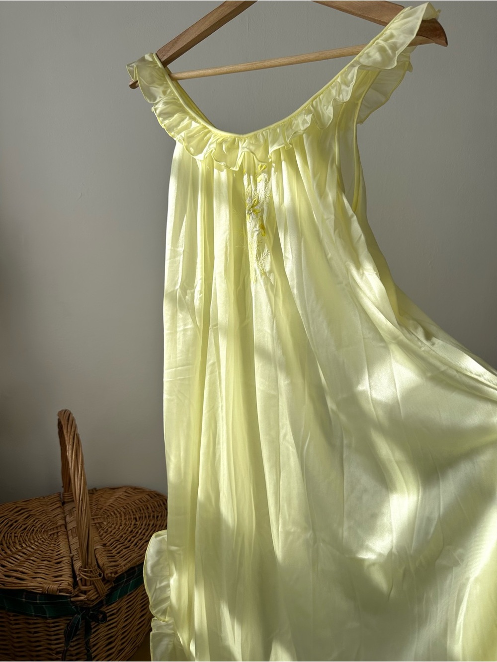 1960s Vintage VIGNETTE slip Nightgown dress 
Dreamy butter-yellow sheer nylon M
